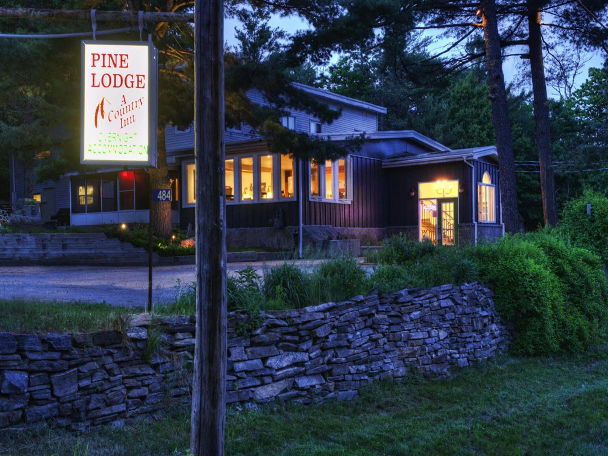 Pine Lodge Muskoka 亨茨维尔 外观 照片